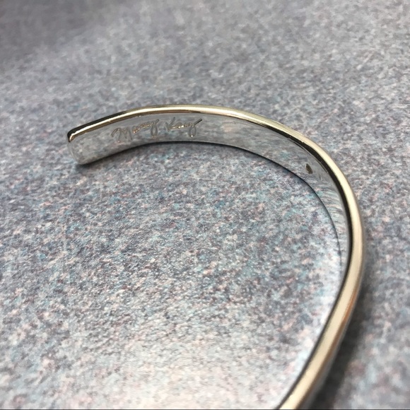 Mary Kay Fake It Til You Make It Bangle Bracelet - Picture 3 of 4